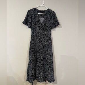 Down East Women’s Dress Size Medium Navy White Dot V-Neck Short Sleeve